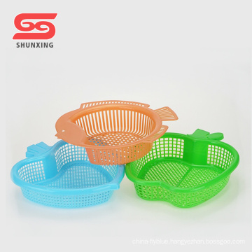 Durable plastic food basket fish shape sieve kitchen supply for sale